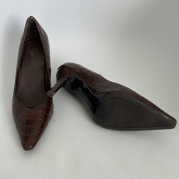 Donna Lawrence Snakeskin Pointy Heels - Picture 2 of 3